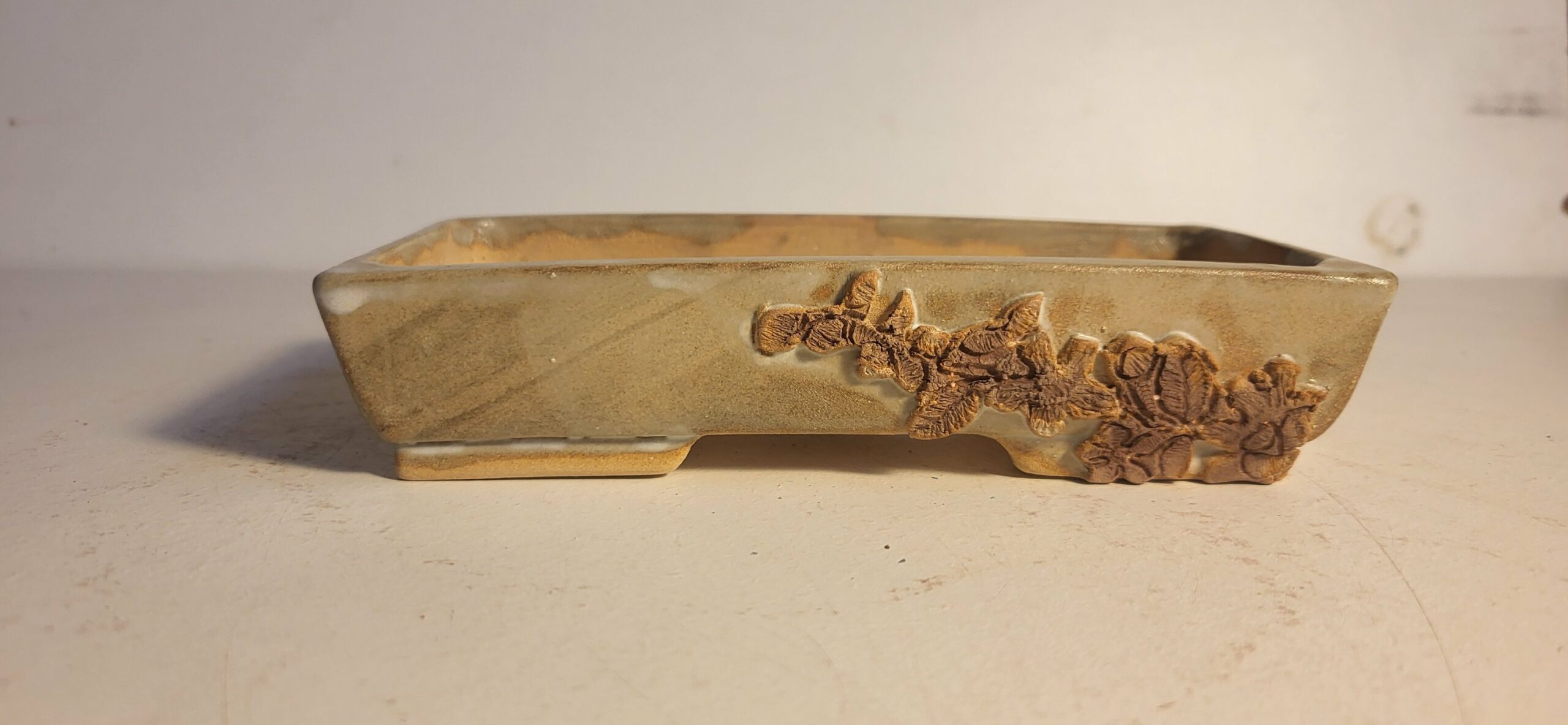 Petit pot rectangle terres mêlées.