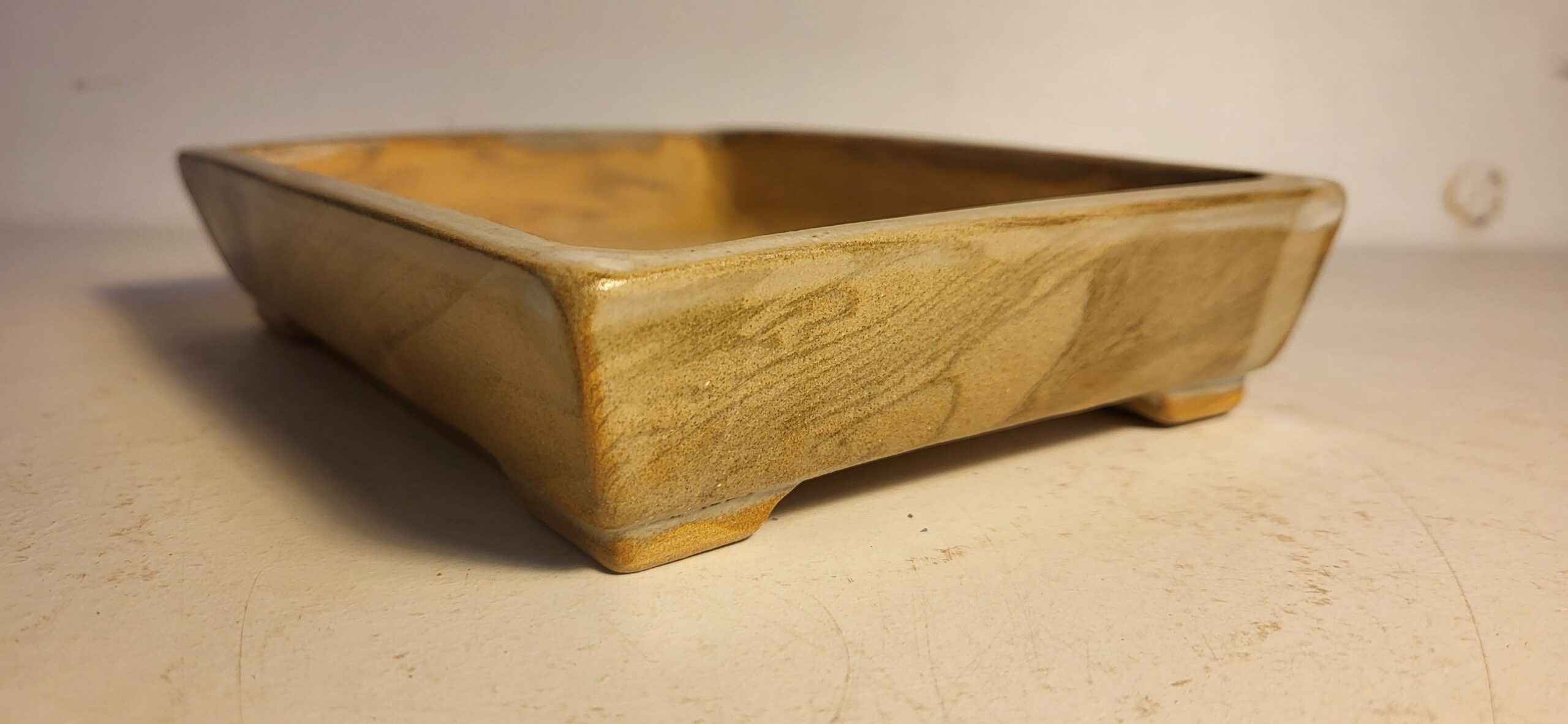 Pot rectangle terres mêlées.